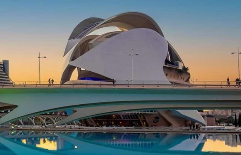 Comprar una sociedad en Valencia: La mejor opción para emprender rápido